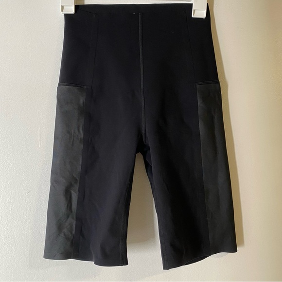 Sweaty Betty bike shorts - Picture 3 of 3